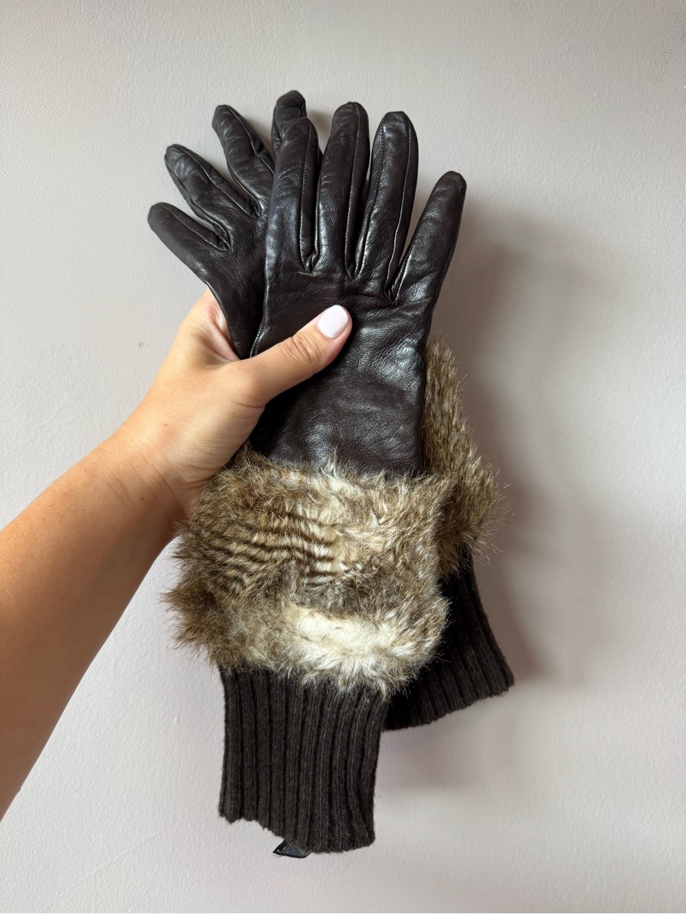Club Monaco Women’s Chocolate Brown Leather Wool Cashmere Gloves Size Small